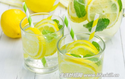 柠檬水口感清爽营养丰富,如何科学饮用?