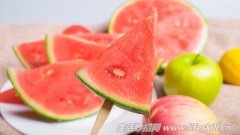 西瓜清热解暑功效多,但这几类人却不宜吃!